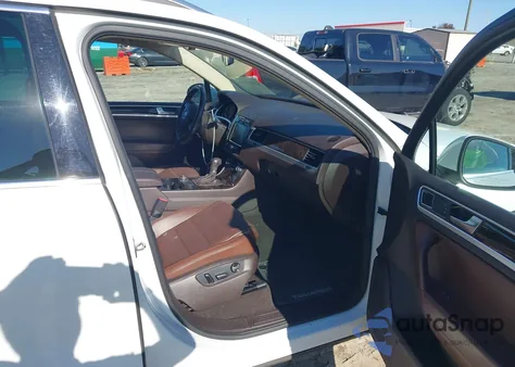 2013 Volkswagen Touareg Vr6 Executive from USA, damaged, VIN WVGEF9BP9DD000849